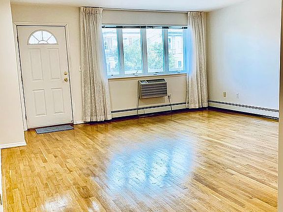 3rd image of 952 E 79th St #2A