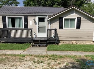 11 Maple St, Bloomville, OH 44818