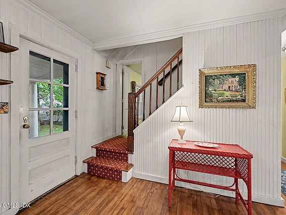 3rd image of 33 Center Dr
