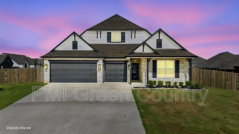 3 bed, 2.5 bath, 2313 sqft, $2,440 — Photo 2