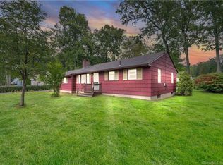 9 Shady Oak Dr, Enfield, CT 06082