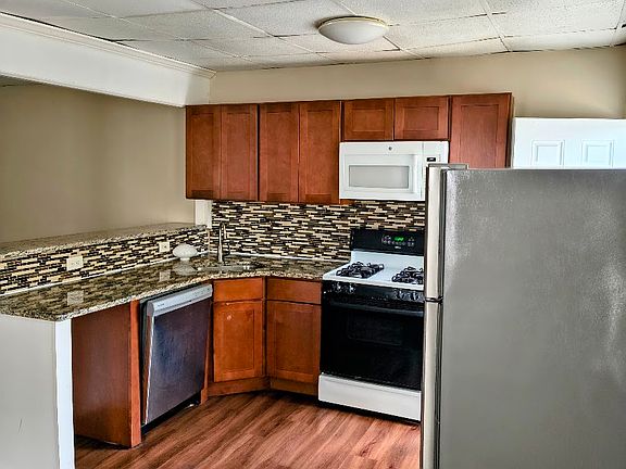3rd image of 301 W Evesham Ave #305B