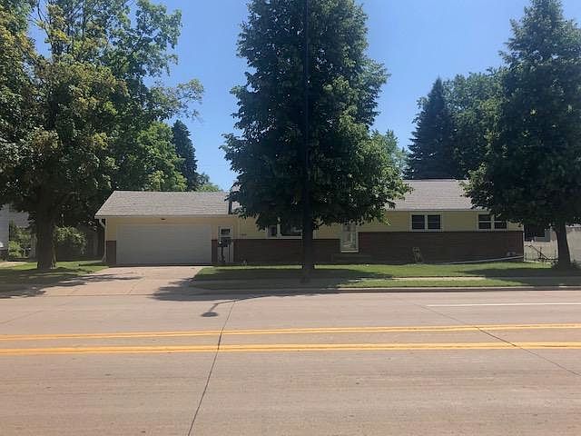 1st image of 1218 Marinette Ave