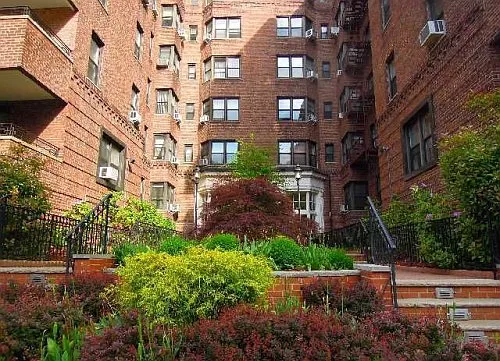 6940 Yellowstone Blvd APT 505 photo 1