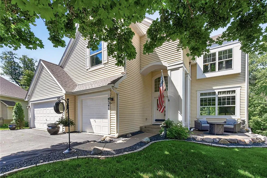 6 bed, 3670 sqft, $3,900 — Photo 1