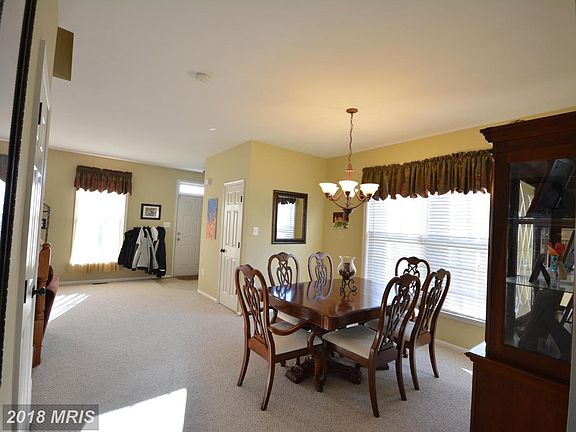 4th image of 27 Barnum Dr