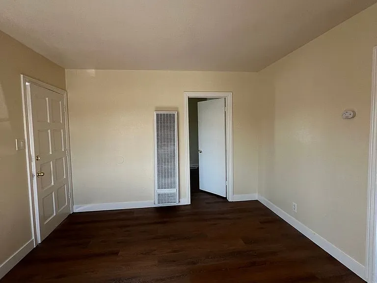 16217 Prairie Ave — Photo 4