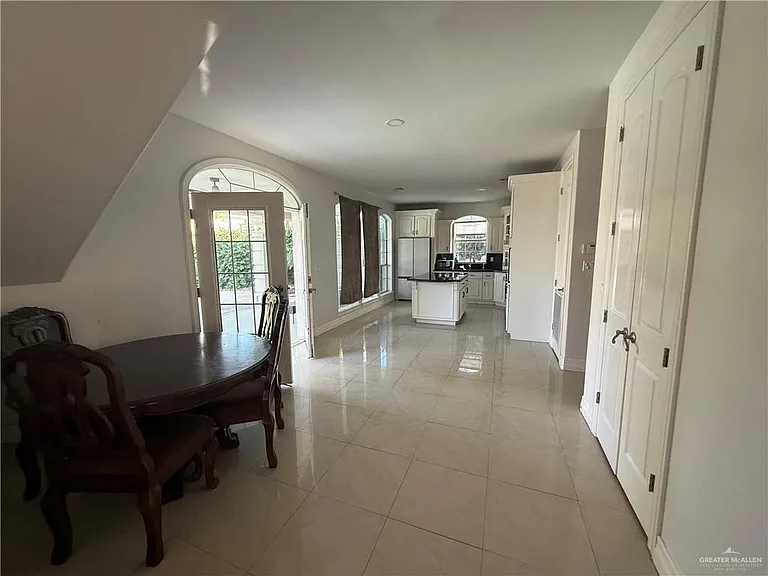 4004 El Jardin — Photo 11