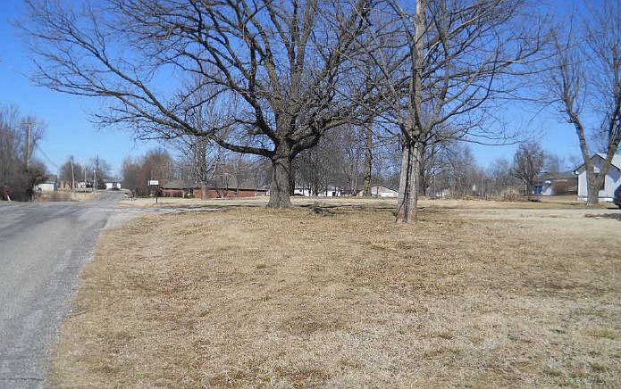 2nd image of 629 N Van Hoorebeke Rd