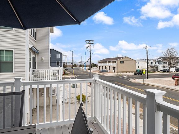 3rd image of 126 Anglesea Right Rdg