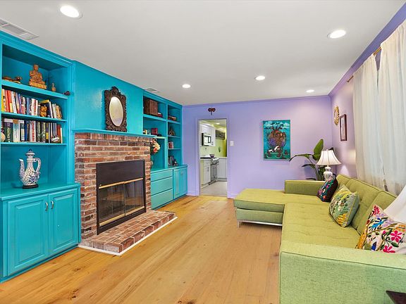 2nd image of 2319 1/2 Jay St