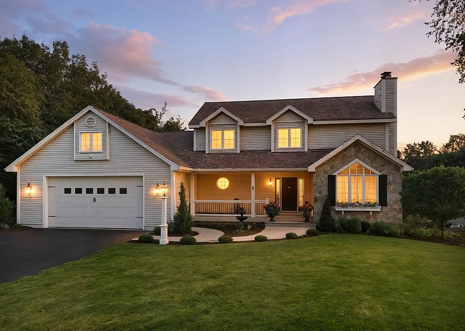1st image of 11 Applewood Ln
