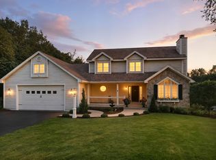 11 Applewood Ln, Saugus, MA 01906