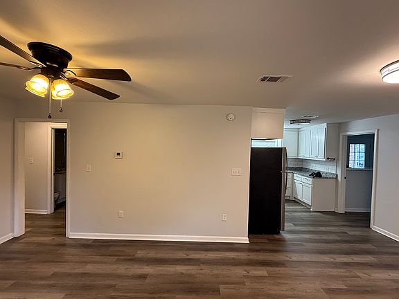 5th image of 30 Center Rd Unit A