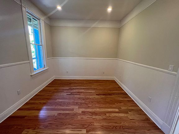 4th image of 128 Tiffany Ave