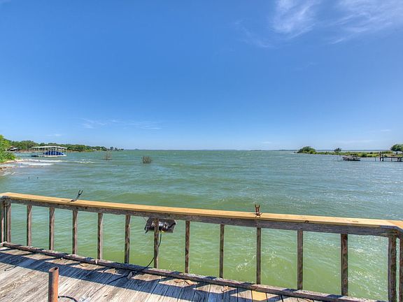 5th image of 301 Driftwood Dr