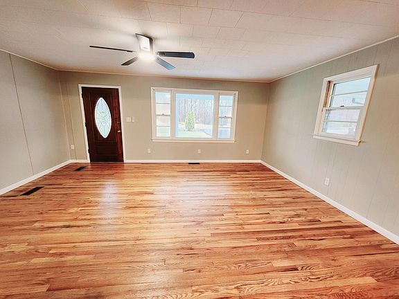 4th image of 1492 E Williamsburg St