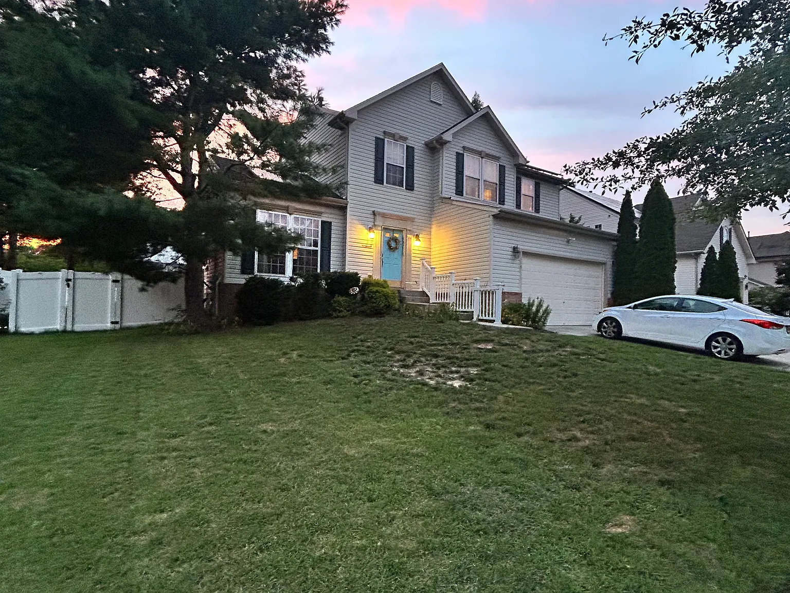 4 bed, 3.5 bath, 1992 sqft, $3,650 — Photo 2
