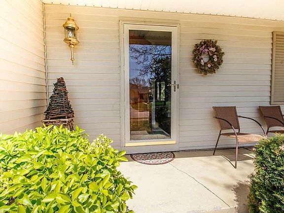 3rd image of 6588 Glacier Ave