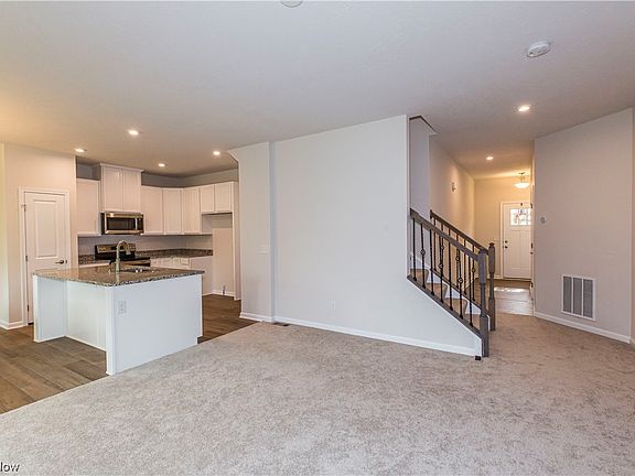 3rd image of 31 Pine Ave