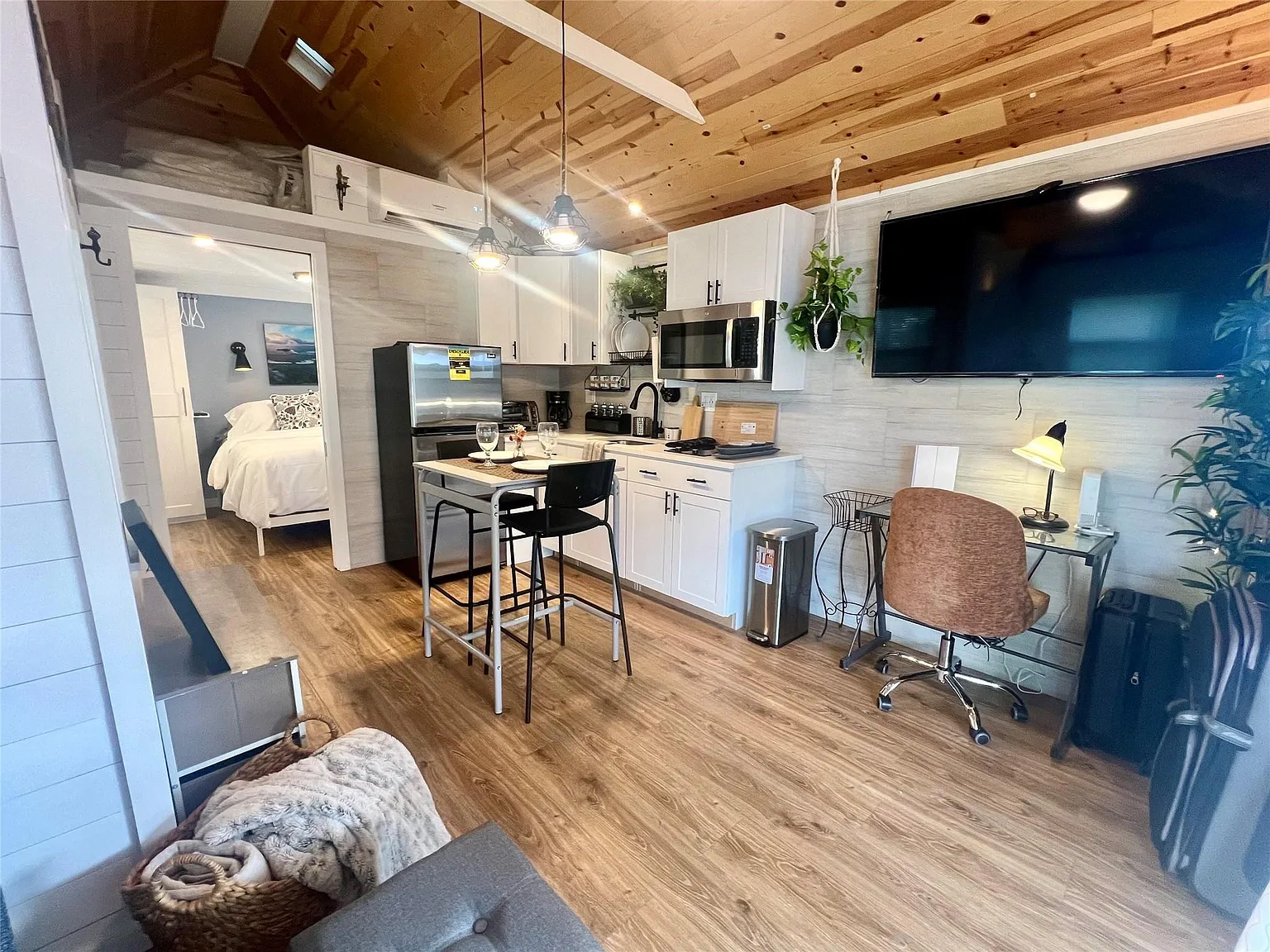 1 bed, 1.0 bath, 336 sqft, $3,200 — Photo 2