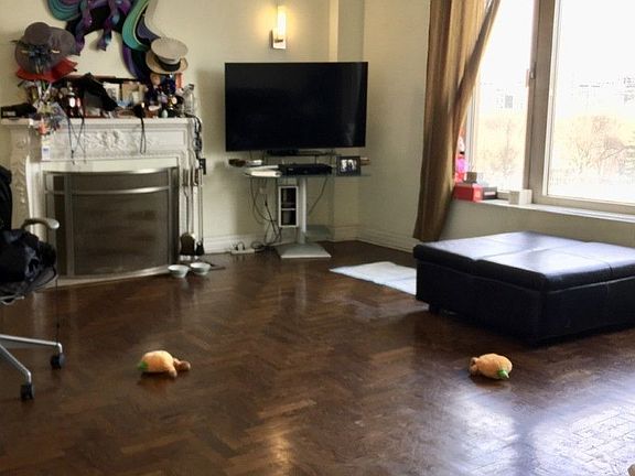 3rd image of 100 Central Park S APT 9C