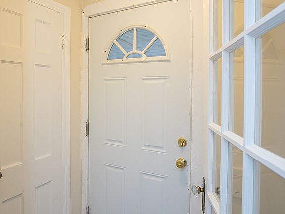 3rd image of 26451 Shoreview Ave