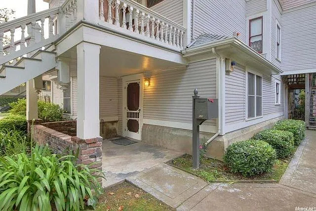 2 bed, 1000 sqft, $2,000 — Photo 2