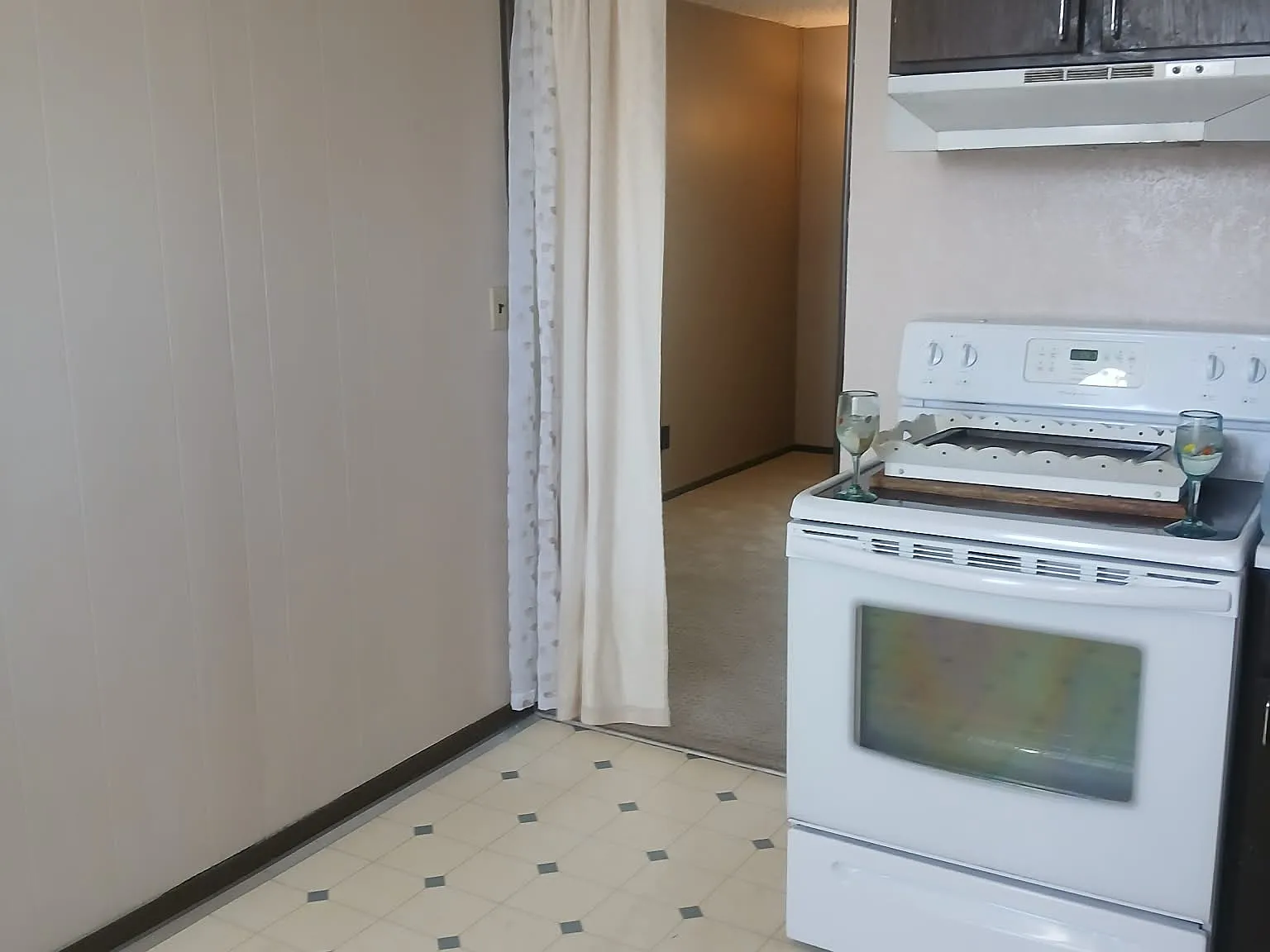 2 bed, 750 sqft, $1,200 — Photo 2