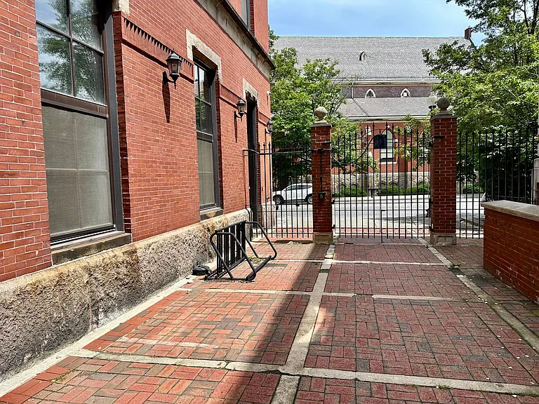 407 Dudley St #A4 — Photo 8