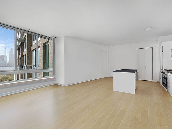 3rd image of 4630 Center Blvd APT 608