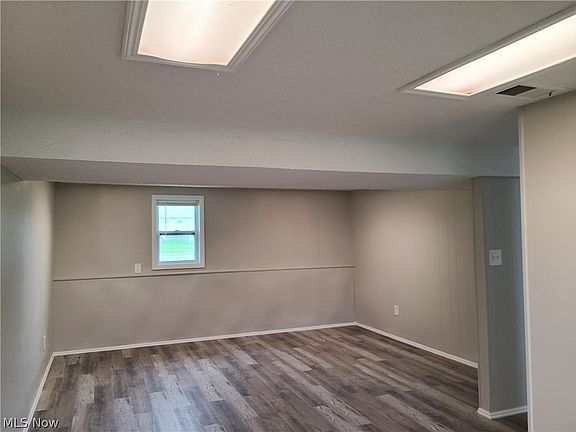 3rd image of 5667 Radcliffe Ave