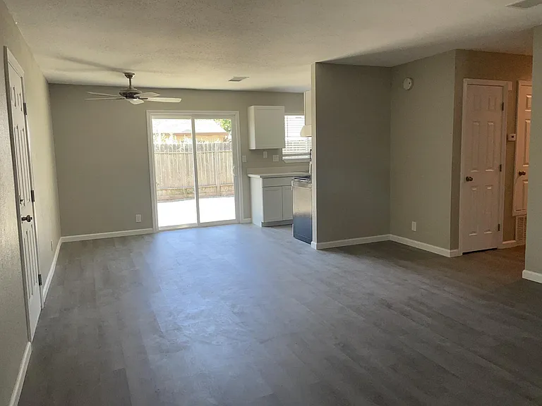 225 Walnut St — Photo 4