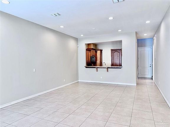 4th image of 800 Sunset Dr APT A2