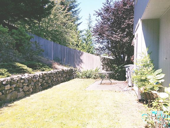 3rd image of 3002 Larkspur Dr