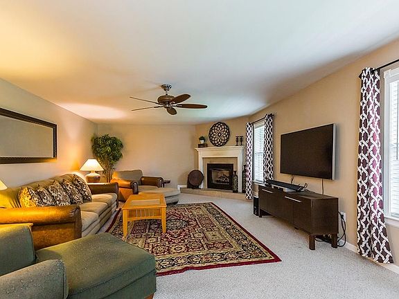 5th image of 315 General Smith Dr