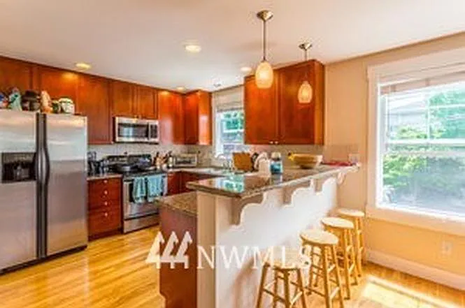 4 bed, 1600 sqft, $3,050 — Photo 4