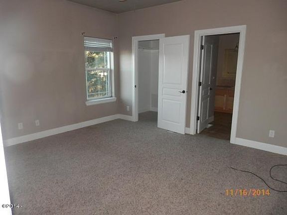 3rd image of 2740 NE 45th St
