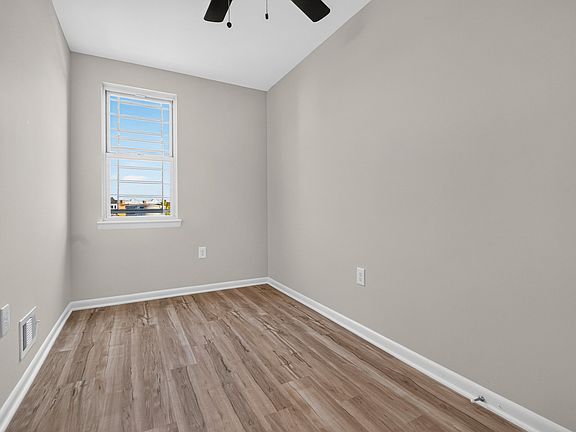3rd image of 904 Newington Ave #B