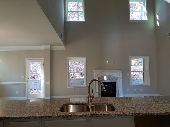 Open Floor plan w/Fireplace