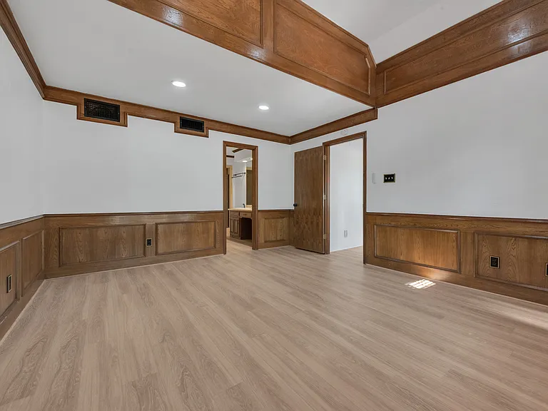 543 Indian Creek Dr — Photo 16