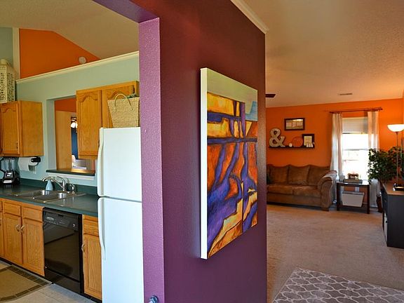 4th image of 102 E Flat Rock Dr