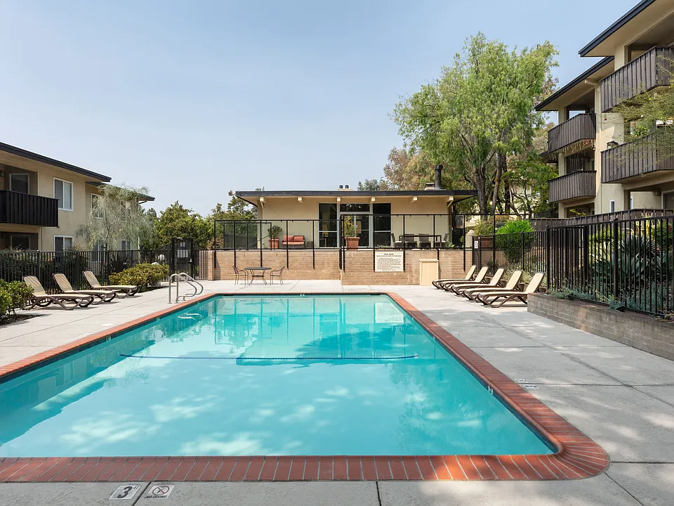 Mission Heights Apartments