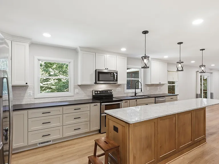 8818 Blue Sea Dr — Photo 2