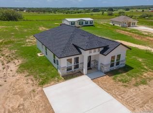 141 Camino Verde Ct, La Vernia, TX 78121
