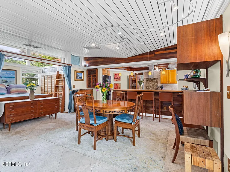 2337 Seminole Rd #C — Photo 6