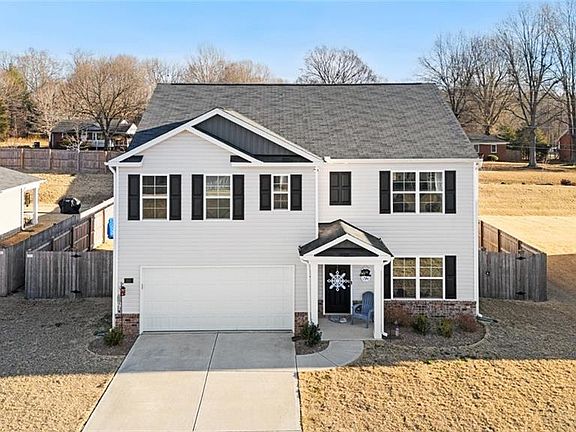 3rd image of 551 Leven Dr