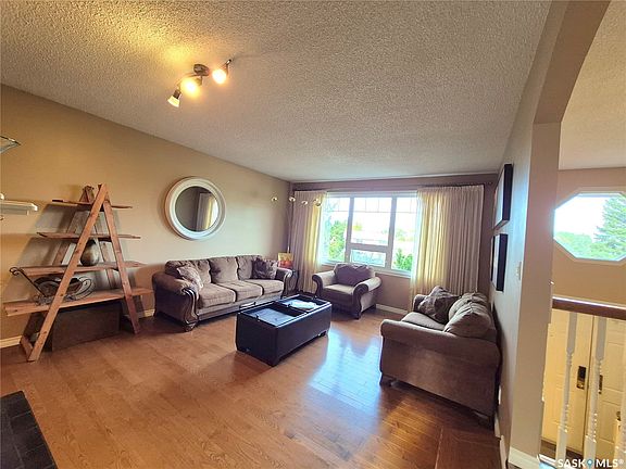 3rd image of 280 Hayes Drive