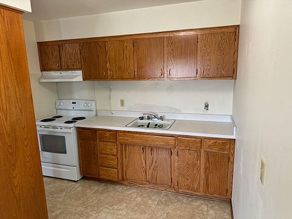 2nd image of 905 Oak Ave #17560041