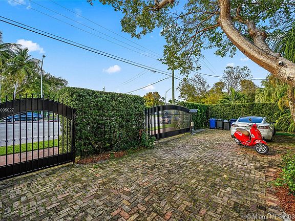 Oversized Chicago brick driveway with room for 6 cars and new electric gates.